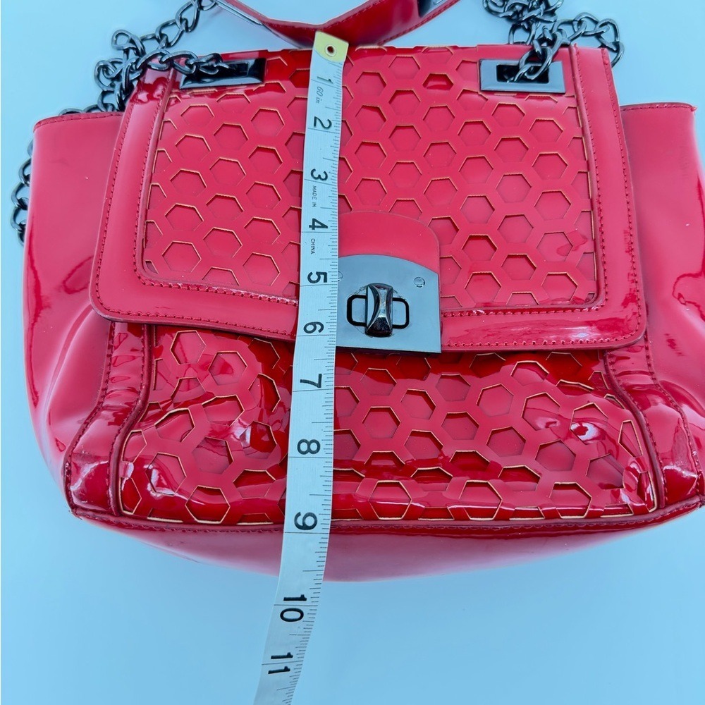 Signature Red Patent Leather Honeycomb Chain Shoulder Bag Turn Lock - Picture 12 of 12
